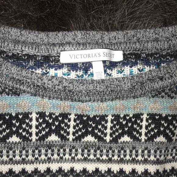 Victoria’s Secret Ski lodge warm sweater - Picture 3 of 5